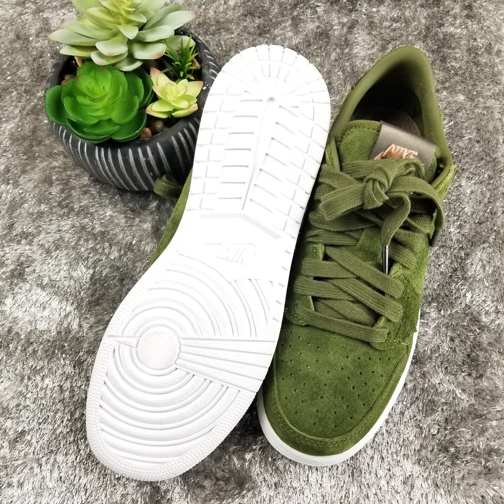 Nike Air Jordan 1 Retro Low Sneakers - Picture 6 of 6
